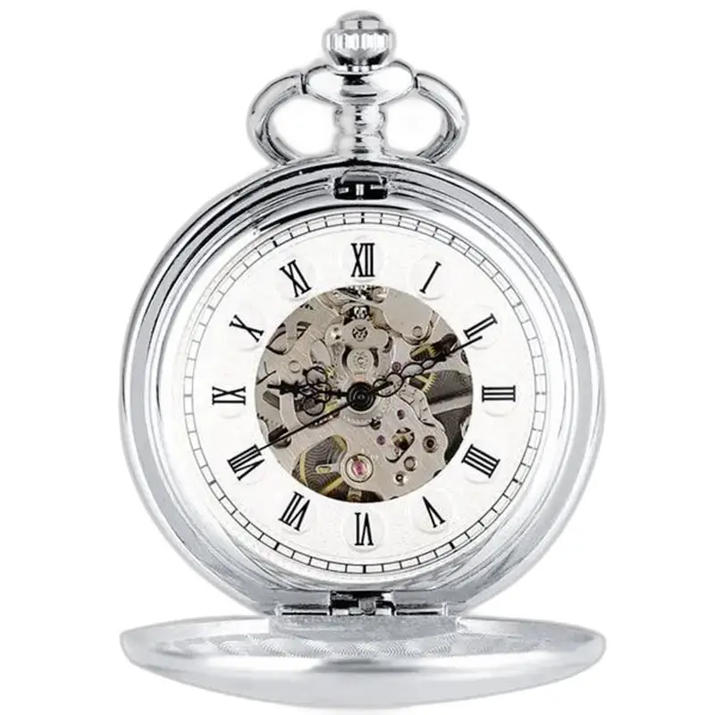 Moderne, schicke Taschenuhr mit doppelter Klappe und römischen Ziffern auf silbernem Hintergrund