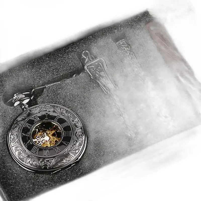 Luxuriöse Steampunk-Taschenuhr aus Silber mit Kette in eleganter Uhrenbox